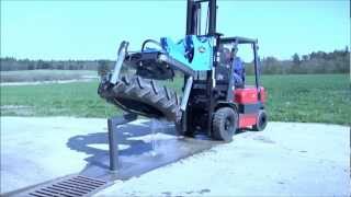 Using Easy Gripper 2160 to remove water from tyres