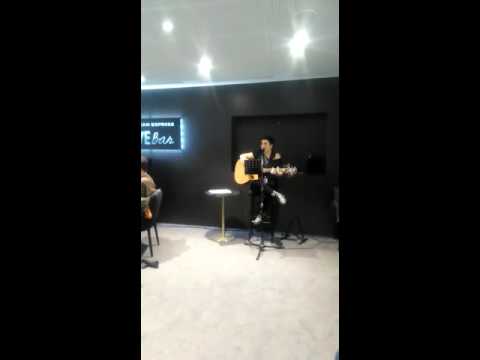 Sheliyah sings Revolution (Tracy Chapman) live @ AmericanExpressLiveBar Bercy