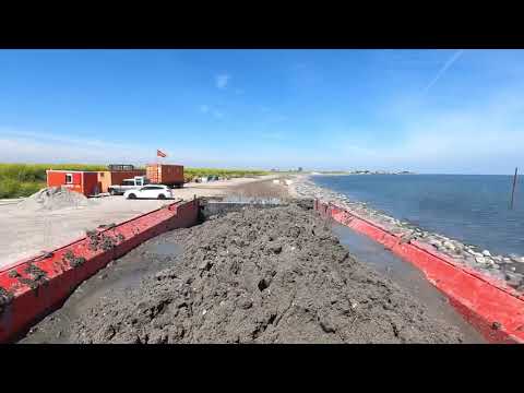 SATISFYING liquified sand leveling inside a red veenhuis dumper