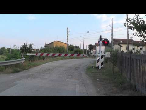 Passaggio a livello di via Bosca in HD - Classe (RA) p.2 // Level Crossing