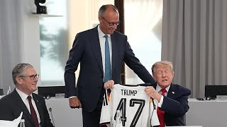 G7: Kanzler schenkt Trump Trikot mit Aufdruck 'Trump 47'