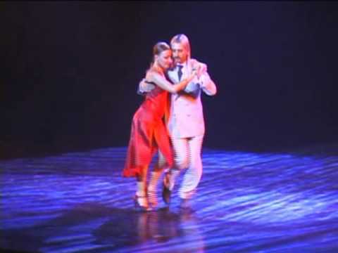 Andrea Misse  and  Javier Rodriguez  are  dancing  to  the  milonga  "  Reliquias Porteñas  "