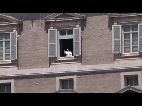 Il Papa torna a riaffacciarsi su Piazza San Pietro