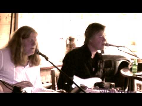 Troubadour   Shower the people