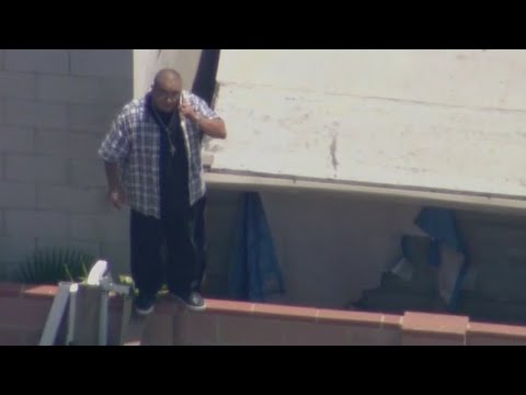 Police chase suspect alarms neighbors after he hopped out of car, started hiding at private properti