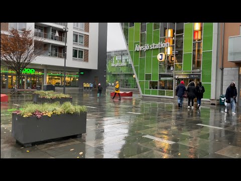 Stockholm Walks: Älvsjö. Suburb walk with Swedish ”fika”. Rain, people, cute houses and sweet treats