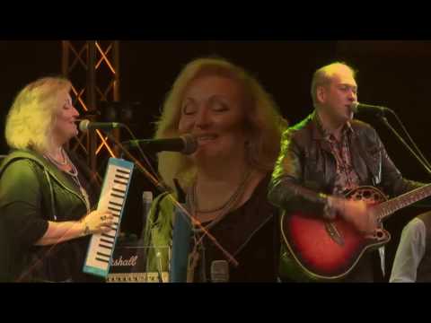 Daiga Petkeviča un Normunds Jakušonoks - Ejot cauri rudziem (BILDES 2015)