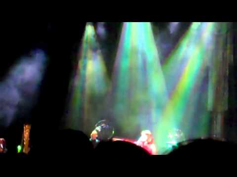 Florence and the Machine "Spectrum" Live