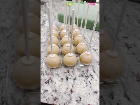 Easy cake pop decorating. This is a great addition for a baby shower, birthday party or wedding.