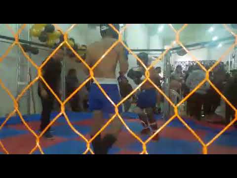 Pelea amateur de kick boxing