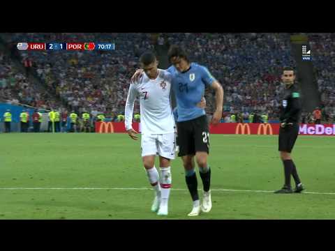 Cristiano Ronaldo ayudó a Cavani a salir de la cancha | Uruguay vs Portugal