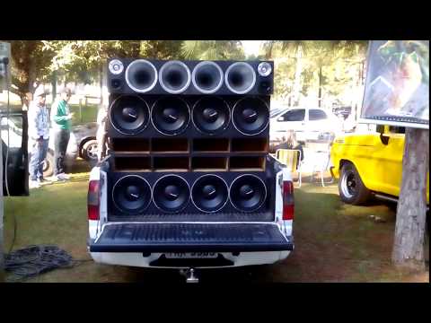 S10 tocando forte com 2 soundigital sd25k 8 woofer 12 2k6 da ProAudio