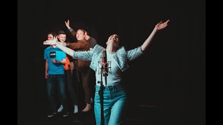 Das Video zu 'JO NA EH' (jetzt ansehen) Das Video zu 'JO NA EH' (jetzt ansehen)