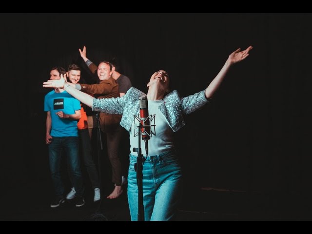  mit dem Titel 'JO NA EH' / Video ((jetzt ansehen))