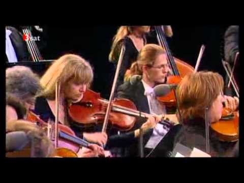 Christoph Poppen und Hélène Grimaud, Schumann Klavierkonzert a-moll, 1.Satz