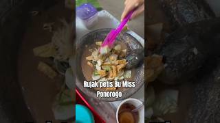 Download lagu Rujak petis Bu Miss Ponorogo #rujakpetis #kuliner #feedshorts mp3