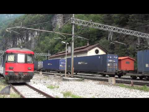 DOPPIA Re 4/4 BLS CON CONTAINERS UNIT45 COM. TRANSITA A ISELLE (VB) 22 - 6 - 2014.