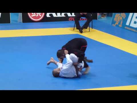 Gustavo Batista vs Dominique Bell - IBJJF European Open 2016 - Brown Adult - Open