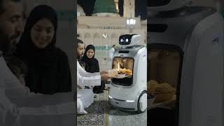 A Robot Brings a Midnight Meal to a Family in Madinah 🤖🕌❤️