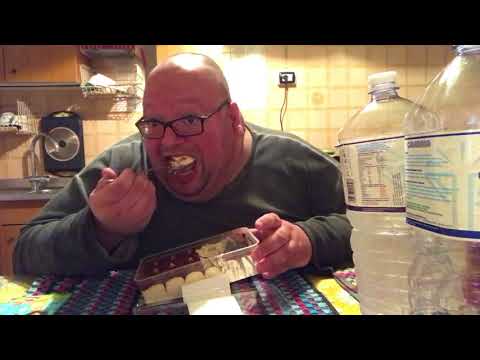 1 kg Tiramisu + 1/2 chicken: approximately 3600 kcal!