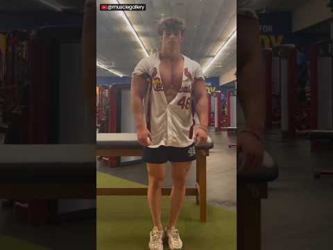 Handsome fit guy muscle flexing 💥🔥 William Richardson #shorts