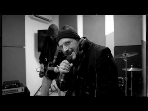 - SOVRAESPOSTO - Sir Oblio - MUSICA LIBERALE - canzone sull’accidia dei giovani agenda 2030 avanza