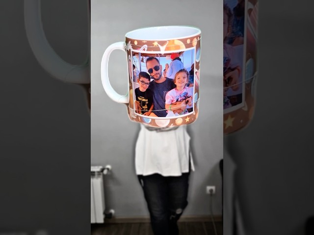Vídeo relacionado con DEREGALOOS Taza Personalizada para Padres con Foto. Regalo Original Día del Padre Estilo Cómic y Dibujo Cartoon. Taza de Desayuno para Papá y Abuelos. Cerámica 330ml
