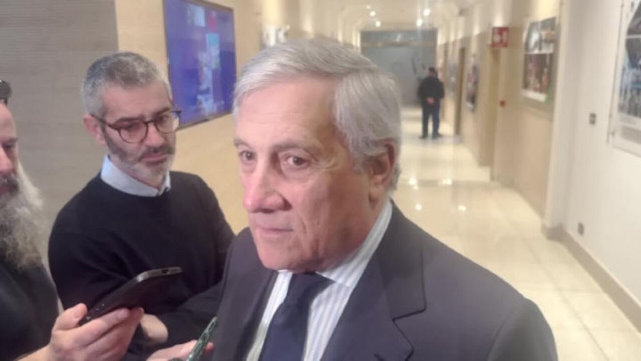 Tajani sui rimpatri da Dubai: "Bisogna evitare di prenotare il pullman e non presentarsi"