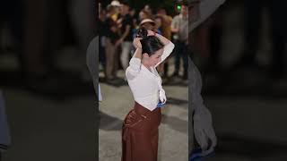 Download lagu How to resist? Street photography, Tibetan dance, beauty, Tibetan beauty, Tibetan lady mp3