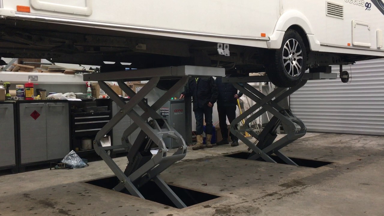 BradMac Short Wheel Base Caravan Lift