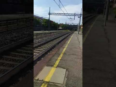 11 Agosto 2020 E464.542 Trenord + 5 Carrozze 2 Piani Casaralta trenord a Vergiate