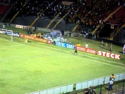 Sport 1x2 Portuguesa, gol de falta do Sport