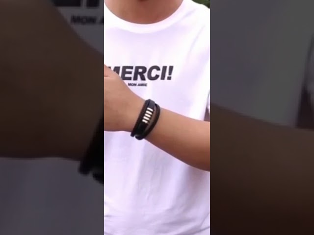 Vídeo relacionado con COOLSTEELANDBEYOND 19CM Clásico Ajustable Pulsera de Hombre Mujer, Brazalete de Acero Inoxidable, Color Plata, Pulido