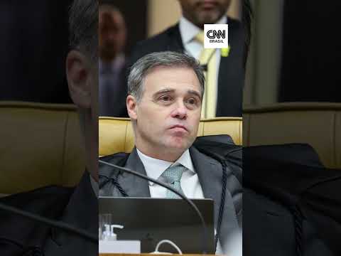 Cochichos, café e silêncio de Moraes: bastidores do julgamento no STF