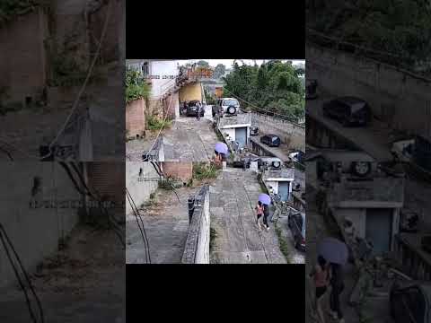M7.5 Earthquake shakes a house in Municipio Carrizal, Miranda, Venezuela