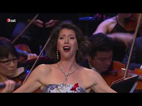 Lisette Oropesa sings "Sempre libera" (La traviata)