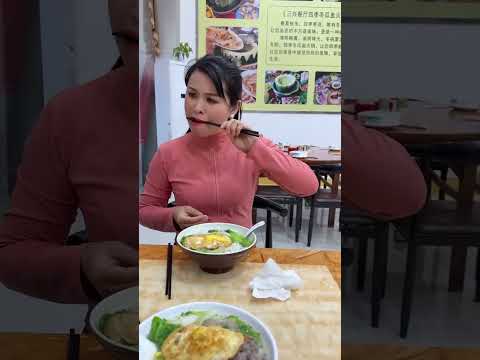 吃个粉怎么还生气了？ #吃货日常 #搞笑视频