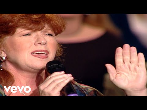 Bill & Gloria Gaither - My Mother's Faith [Live] ft. Cynthia Clawson