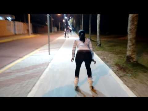 Menina descendo a rampinha