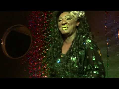 THALIA BOMBINHA AND VICTORIA PRINCIPAL 05 08 12 TUNNEL BY DIGOTUNNEL