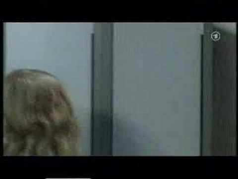 Mavie Hörbiger in "Die Ohrfeige"