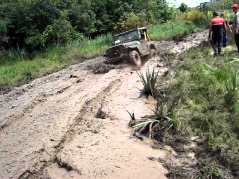 Rudi atolando o jeep trilha vacaria 2011