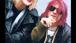 Courtney Love - Hold On To Me