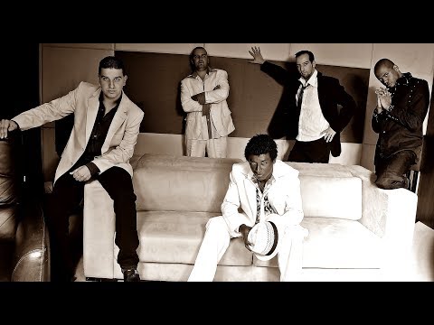 UMA FESTA - Quinteto em Branco e Preto