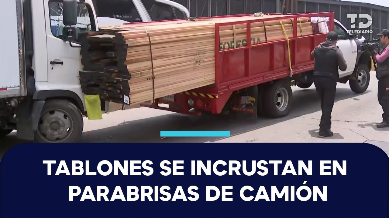Tablones se incrustan en parabrisas de un camión sobre Circuito Interior en la Venustiano Carranza