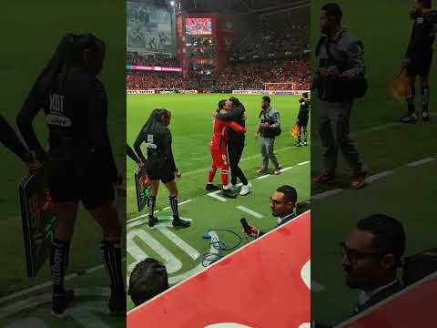 El abrazo entre Alexis Vega y el Turco Mohamed  Los artífices de darle a Toluca la 🏆 11 tras 15 años