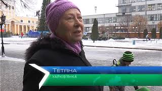 На Привокзальній площі монтують новорічну ялинку