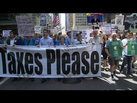 Tax Day protests against President Trump; Melissa McCarthy returns as Sean Spicer on 'SNL'