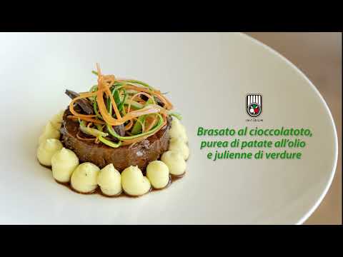 Brasato al cioccolato, purea di patate e julienne di verdure