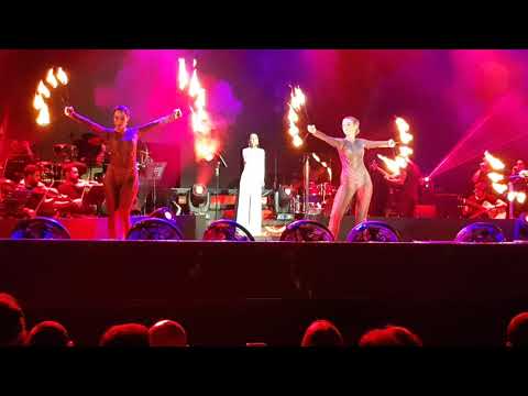 Ebru Gündeş  Ahdım Olsun  (canlı yok böyle bir ses )